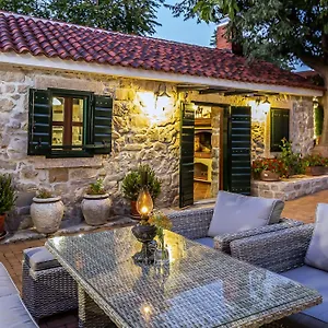 heritage-hotel-raznjevica-dvori.hotelinzadar.com/